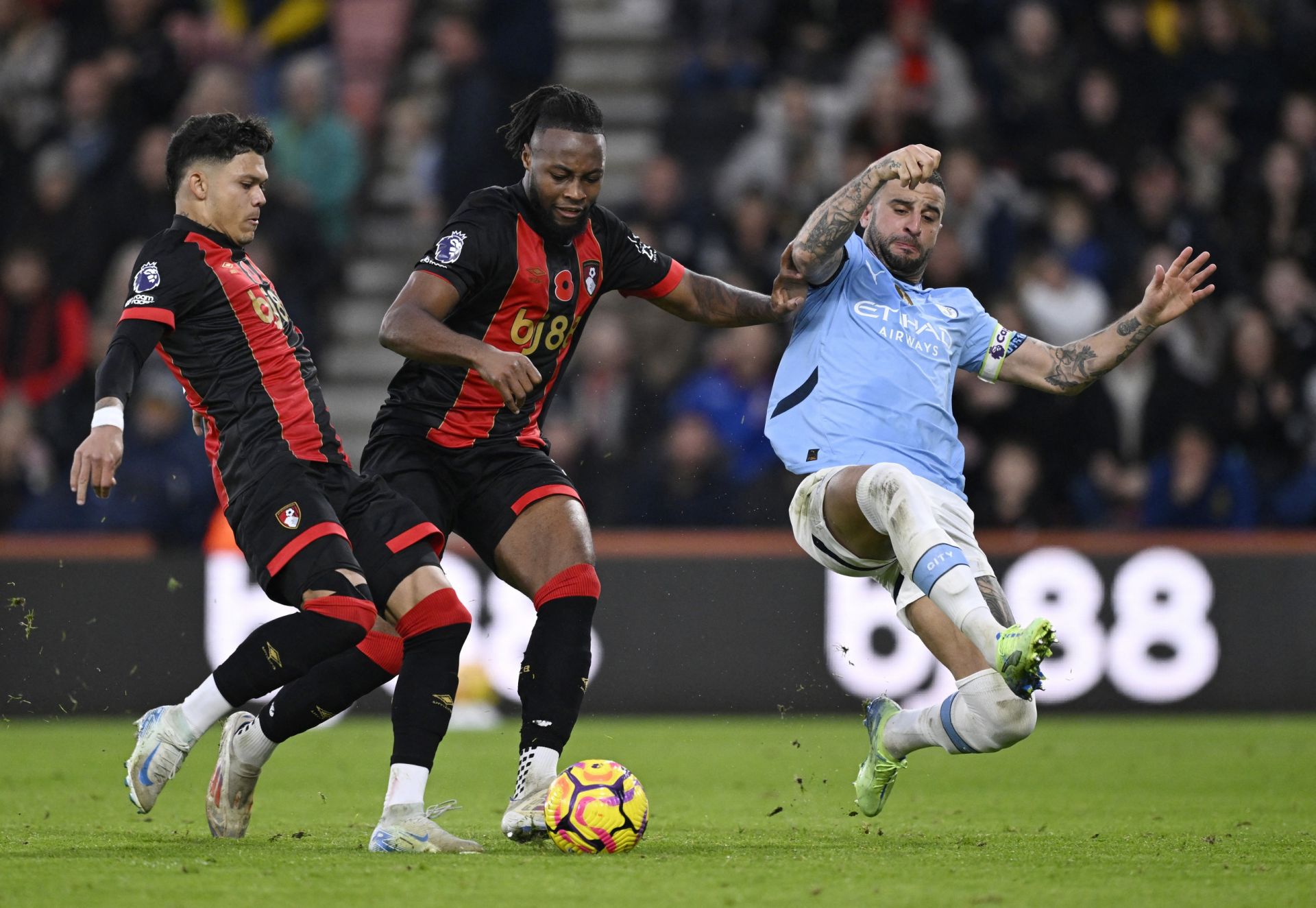 Bournemouth tiếp tục đưa Man City vào danh sách 