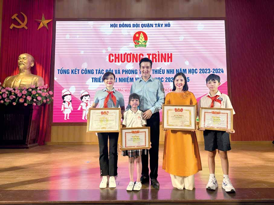 Liên đội trường TH Chu Văn An nhận Bằng khen
của Trung ương Đoàn TNCS Hồ Chí Minh năm học
2023-2024.