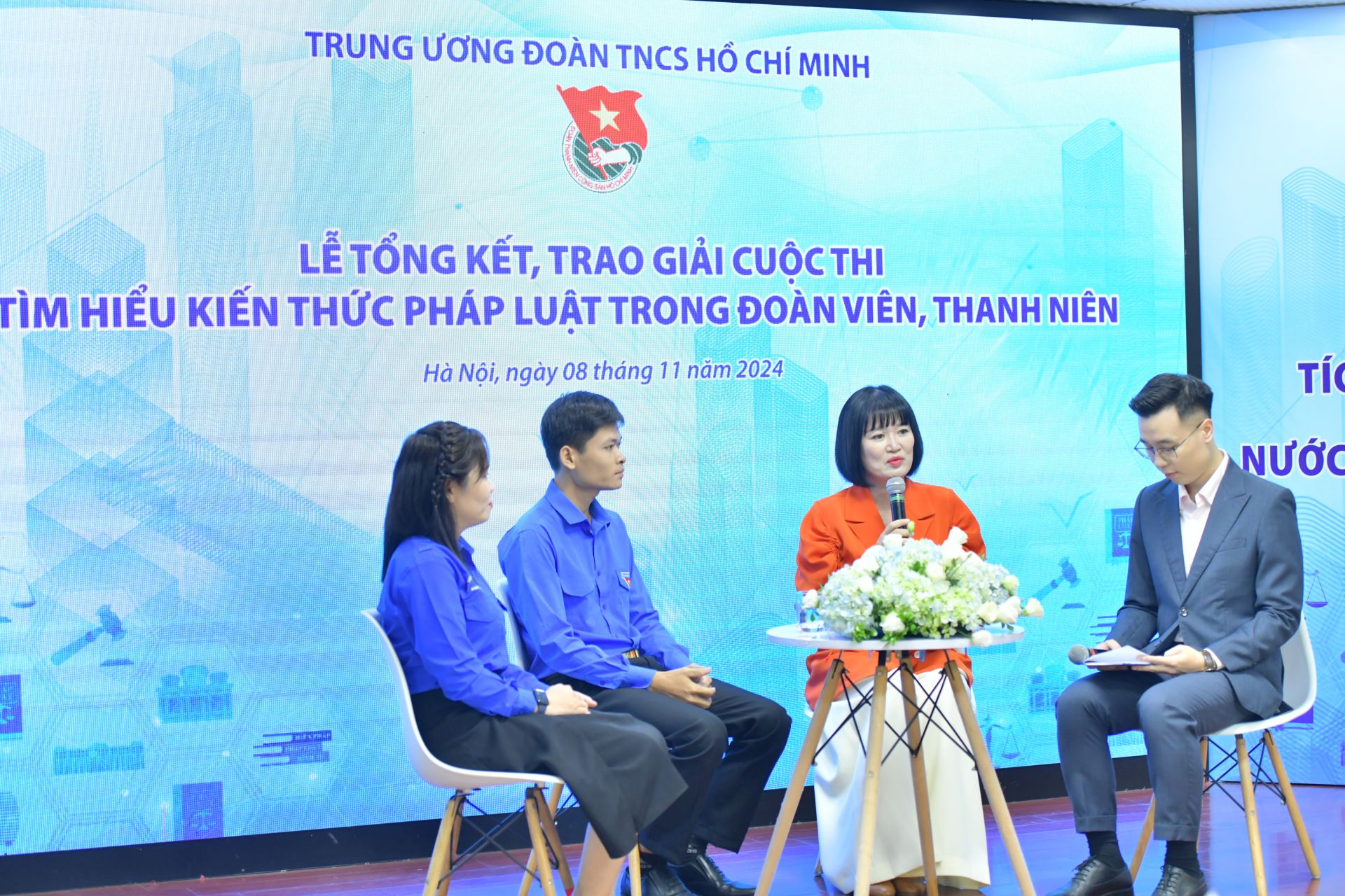 Chương trình tọa đàm với chủ đề pháp luật tại Lễ trao giải.