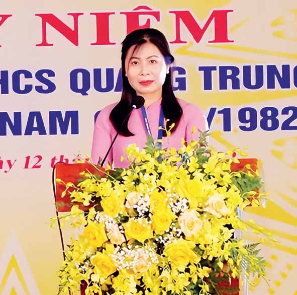 Nhà giáo Nguyễn Huệ Oanh tâm huyết với nghề “gieo mầm” tri thức.