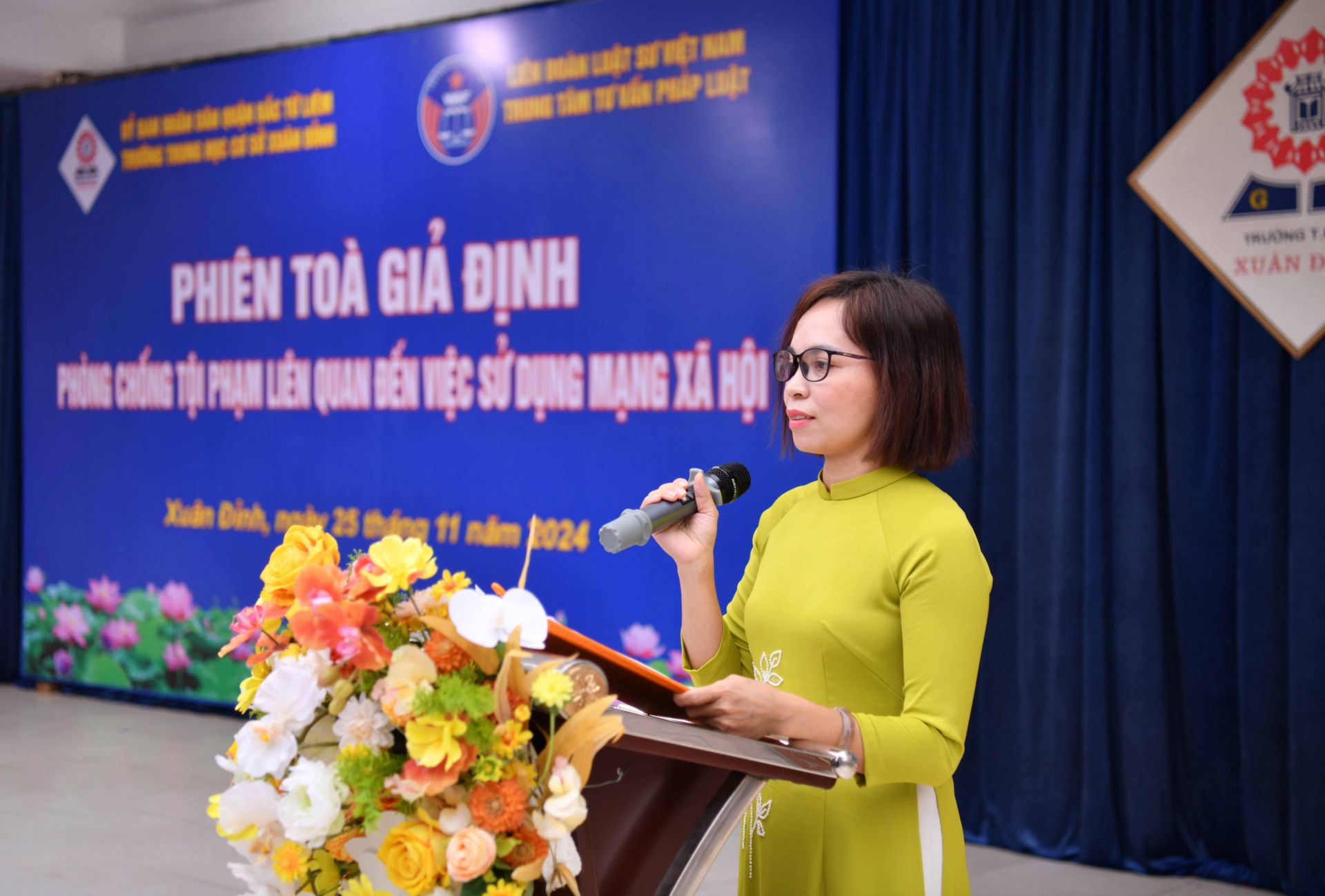 Nhà giáo Nguyễn Quỳnh Anh - Phó Hiệu trưởng trường THCS Xuân Đỉnh cho biết, chương trình là cơ hội để cán bộ, giáo viên và học sinh nhà trường có thêm những kiến thức về pháp luật.