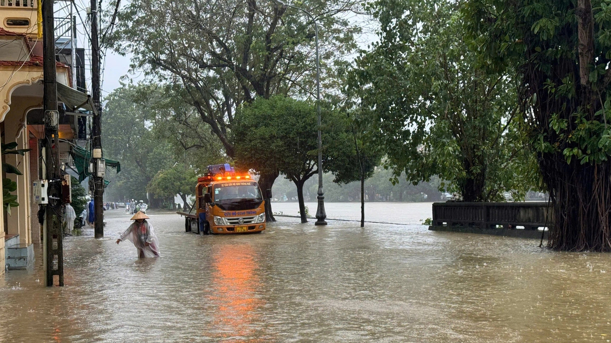 Thủ tướng chỉ đạo chủ động ứng phó, khắc phục nhanh hậu quả mưa lũ ở Trung Bộ