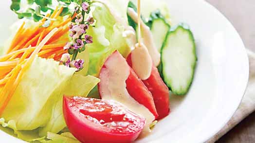 Cách trộn salad đơn giản mà ngon miệng