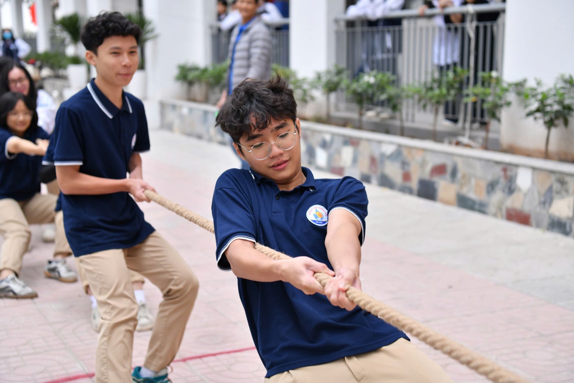 Học sinh sôi nổi tham gia các trò chơi tại ngày hội.