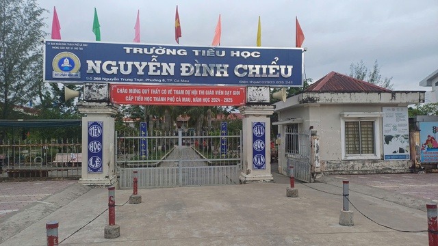 Trường Tiểu học Nguyễn Đình Chiểu, nơi phụ huynh phản ánh lượng thức ăn trong suất cơm trưa khiêm tốn.