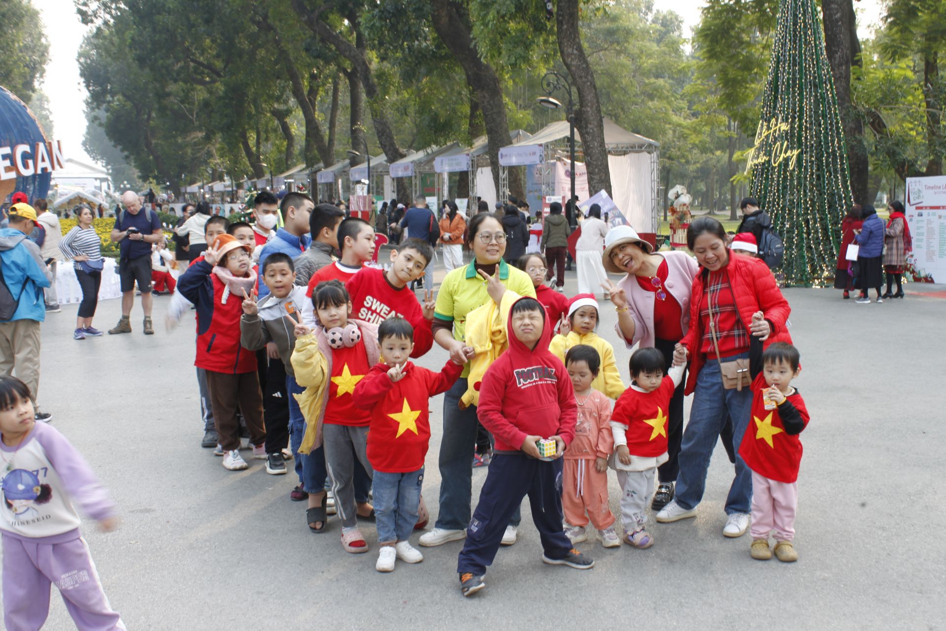 Dịp này, nhiều nhà trường đã đưa học sinh đến trải nghiệm tại lễ hội. Lễ hội Thuần chay  X’Mas 2024 sẽ tiếp tục diễn ra từ nay cho đến hết ngày 22/12.