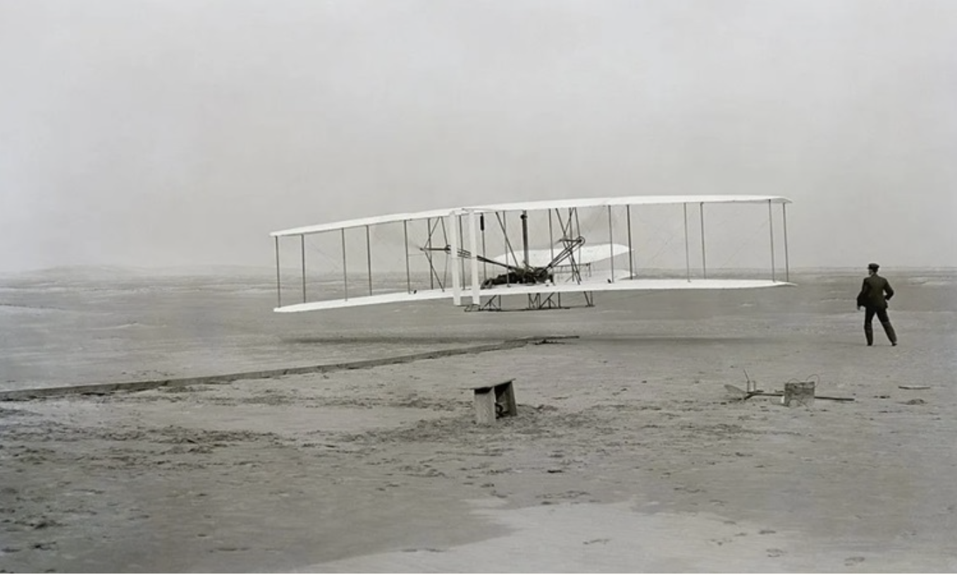 Chuyến bay đầu tiên của Wright Flyer năm 1903.