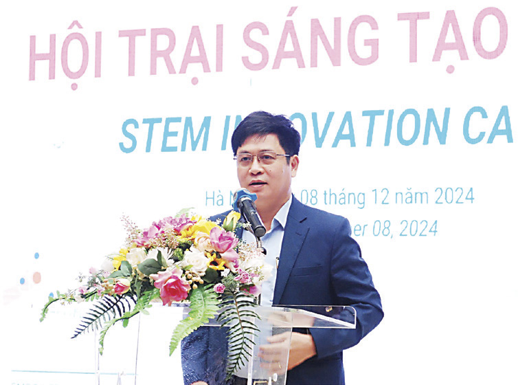 TS. Nguyễn Xuân Thành, Vụ trưởng vụ Giáo dục
Trung học, Bộ GD&ĐT phát biểu khai mạc Hội trại