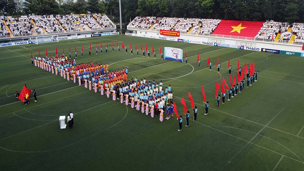 Toàn cảnh Lễ khai mạc vòng loại khu vực TPHCM diễn ra vào chiều 28-12 trên sân trường Đai học Tôn Đức Thắng