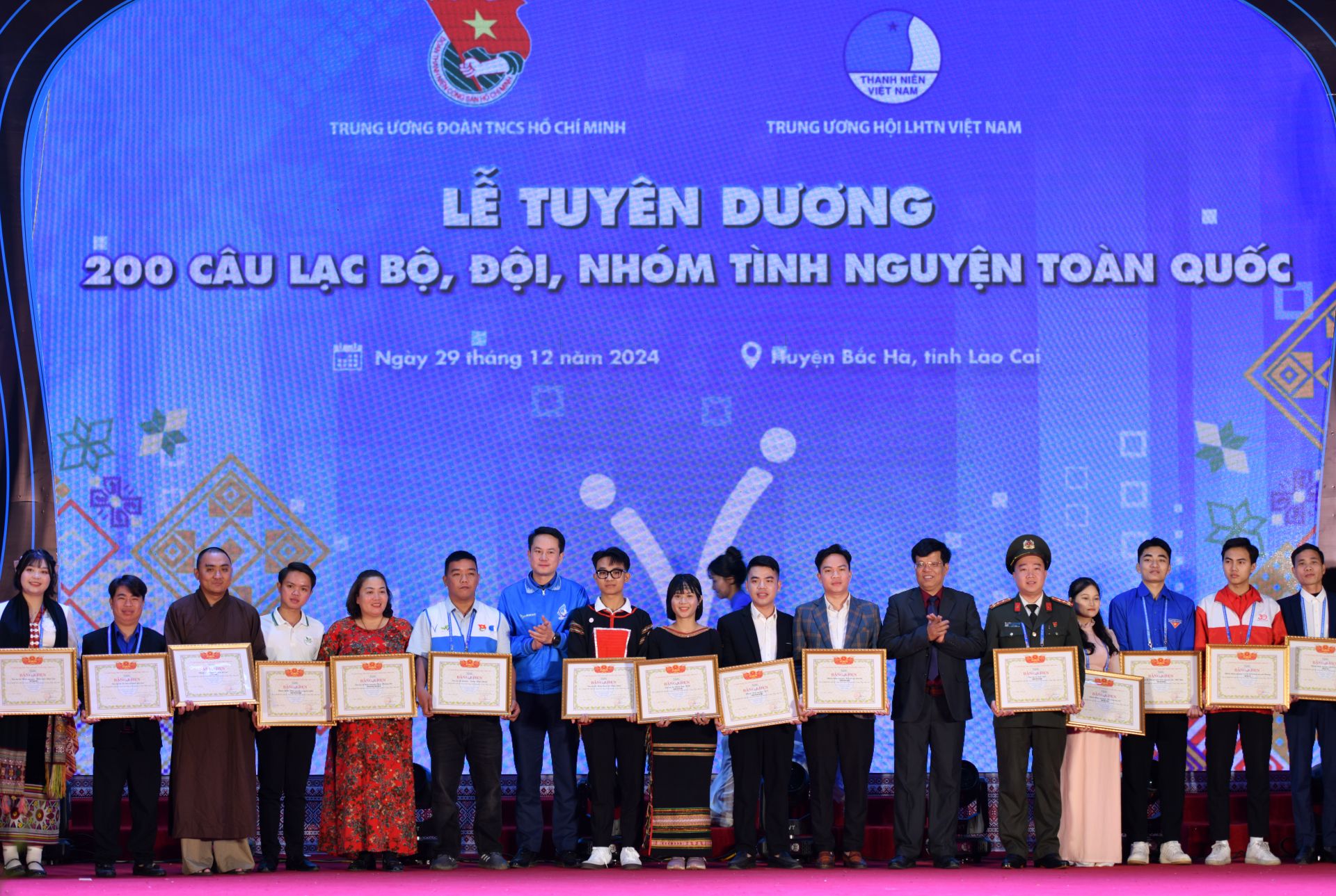 Tuyên dương 200 CLB, đội nhóm tình nguyện toàn quốc