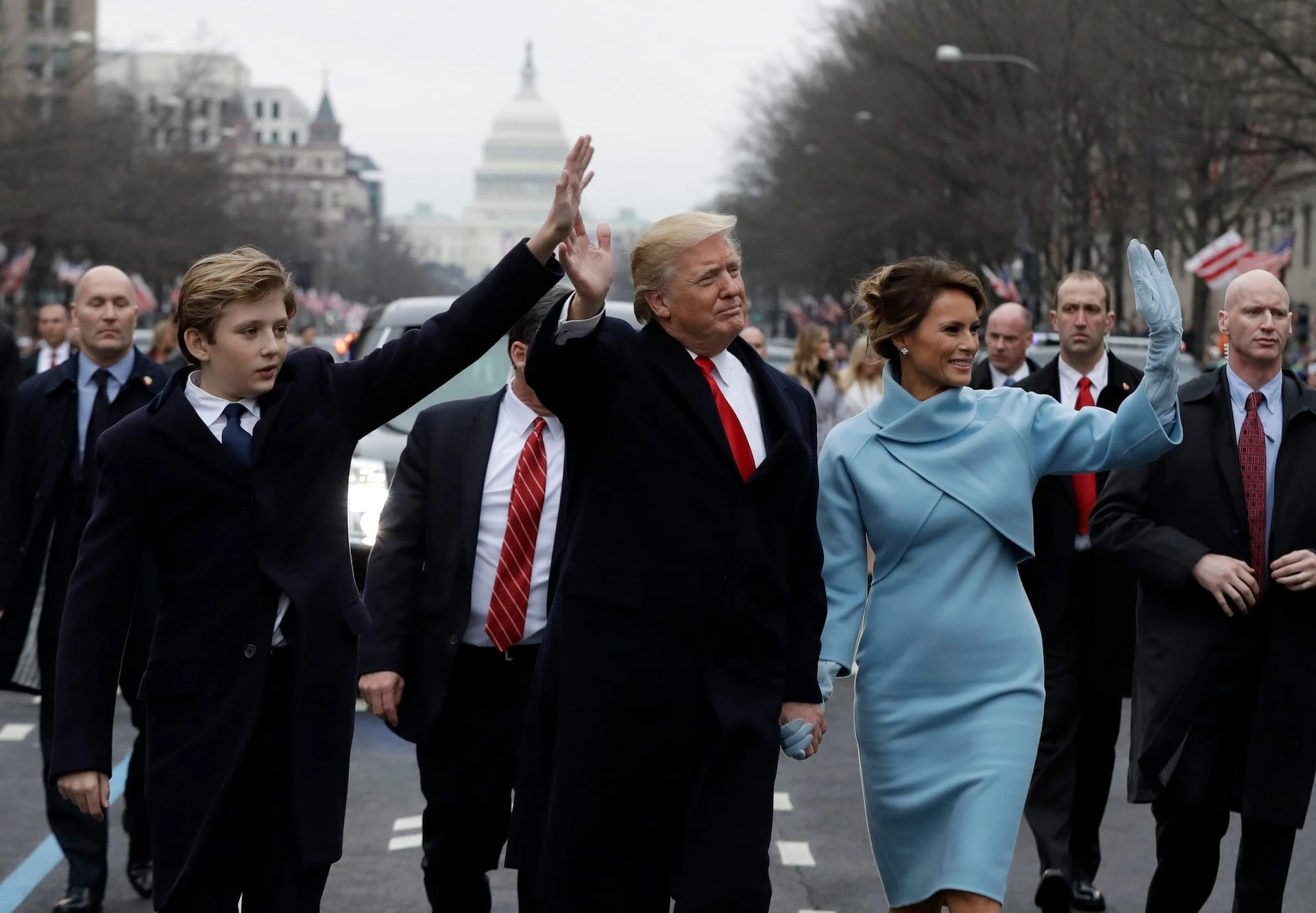 Barron Trump tham gia lễ diễu hành nhậm chức tổng thống Mỹ năm 2017 của cha mình Donald Trump và mẹ là đệ nhất phu nhân Melania Trump. Khi ấy, cậu bé mới chỉ cao ngang tai cha mình.