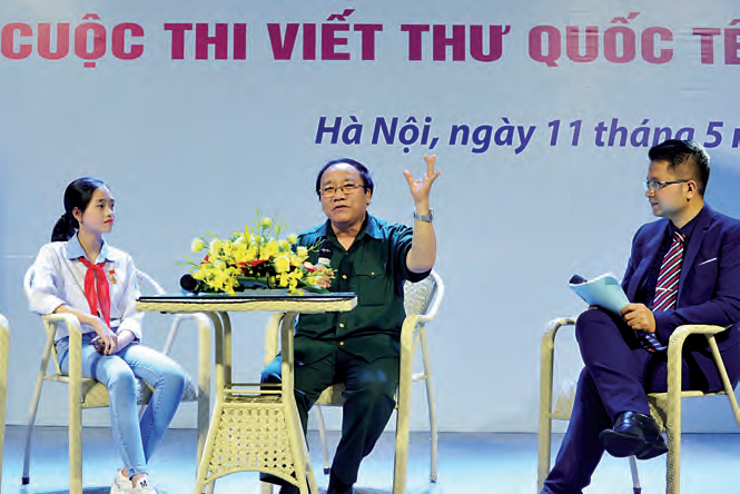 Giữ vai trò là
Trưởng Ban Giám khảo
Cuộc thi Viết thư Quốc tế
UPU tại Việt Nam,“Bác Khoa”
còn là người truyền lửa
cho cuộc thi nữa
đấy!