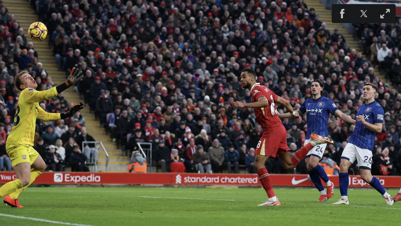 Gakpo đánh đầu, nâng tỷ số lên 4-0 cho Liverpool. Ảnh: Reuters.