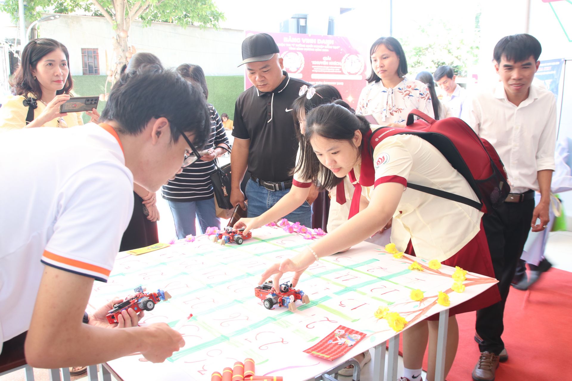 Học sinh hào hứng tham gia các trò chơi toán học