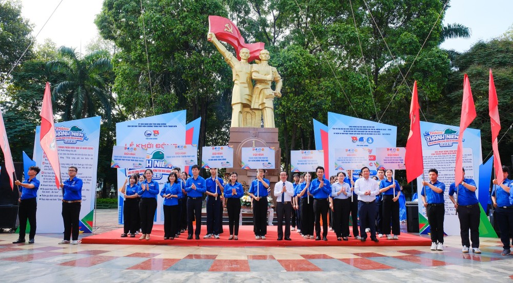 Ngày 1/3, Ban Thường vụ Tỉnh Đoàn Bình Dương tổ chức lễ khởi động Tháng Thanh niên năm 2025 và phát động phong trào “Bình dân học vụ số”, hưởng ứng “Ngày thứ 7 văn minh” tại Di tích Nhà máy xe lửa Dĩ An (TP Dĩ An). 