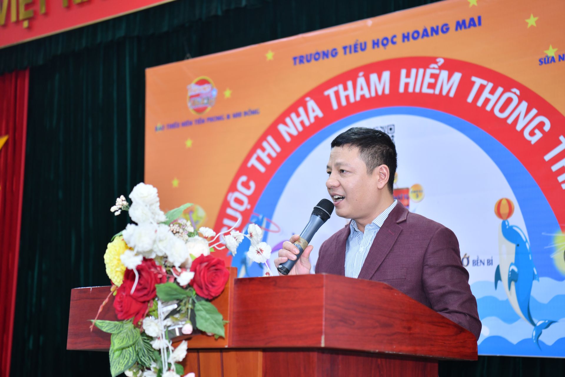 Nhà báo Phạm Định Thi phát biểu khởi động cuộc thi