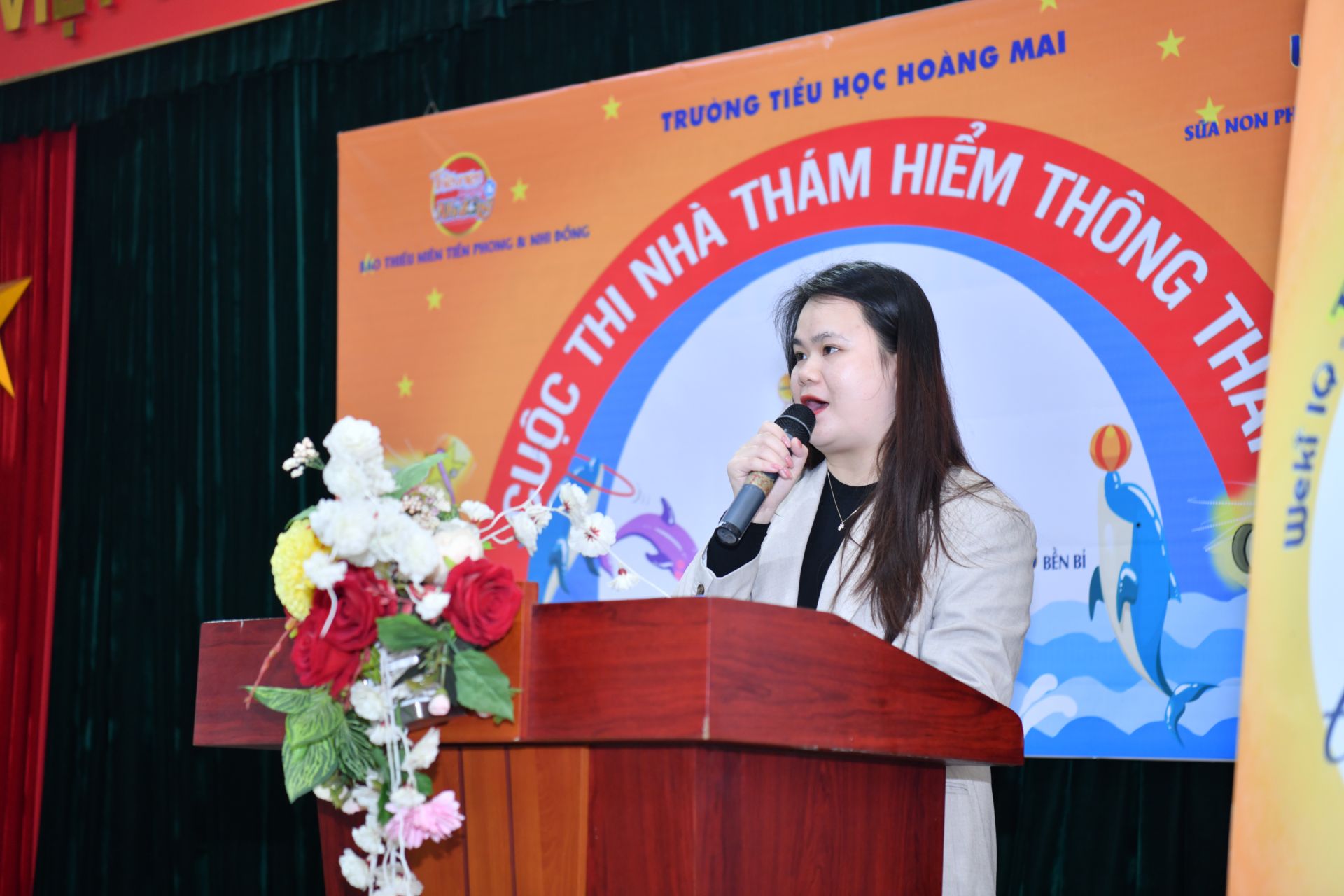 Đại diễn nhãn hàng phát biểu trước cuộc thi