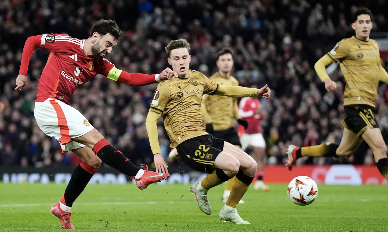 Bruno Fernandes lập hat-trick. 