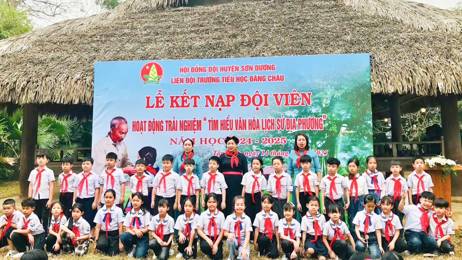 Kết nạp Đội ở địa chỉ đỏ