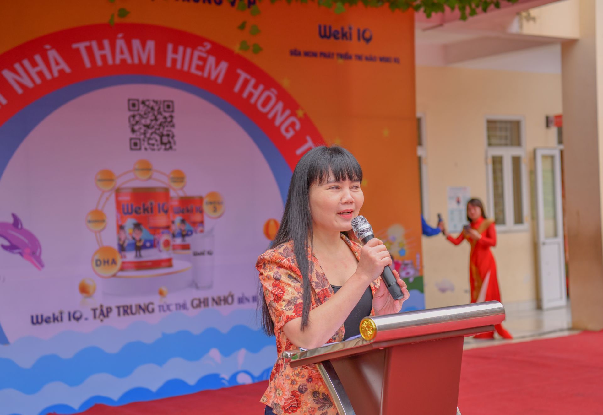 Nhà báo Trần Thị Lan Phương phát biểu tại cuộc thi