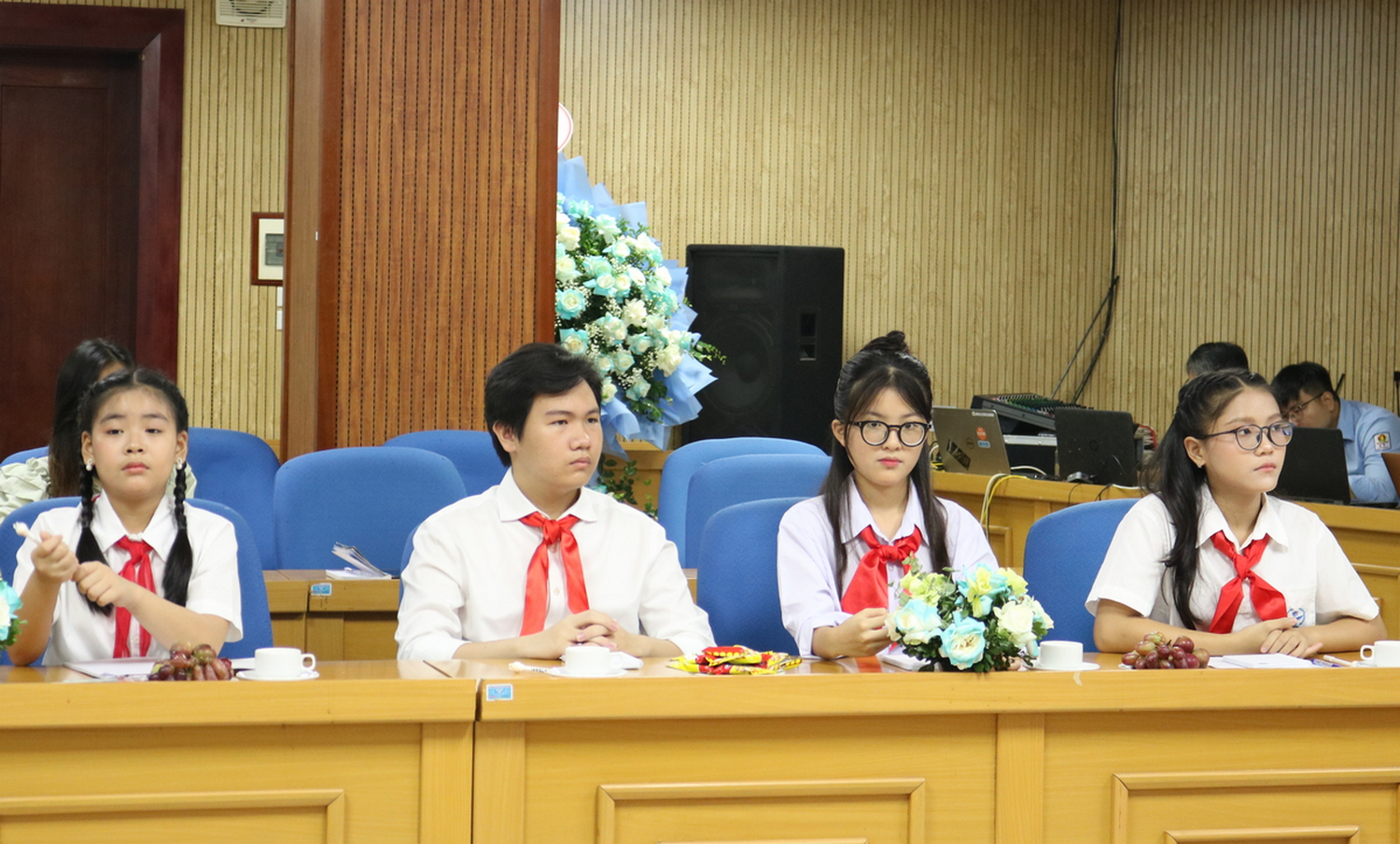Các đại biểu thiếu nhi tham dự chương trình tập huấn. Các đại biểu thiếu nhi tham dự chương trình tập huấn.