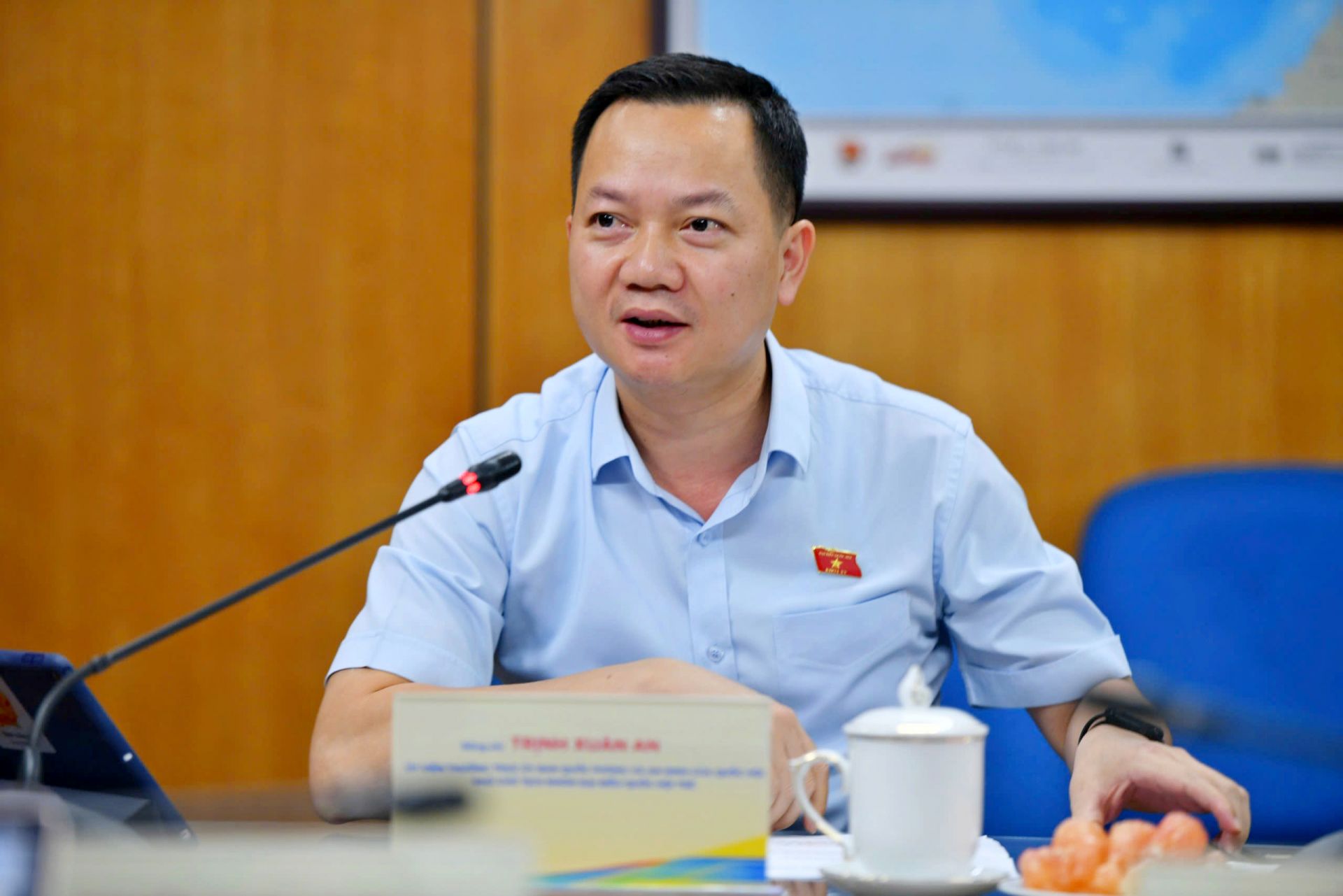 Ông Trịnh Xuân An, Ủy viên Thường trực Ủy ban Quốc phòng và An ninh của Quốc hội, Phó Chủ tịch nhóm đại biểu Quốc hội trẻ nêu ý kiến tại cuộc họp. Ông Trịnh Xuân An, Ủy viên Thường trực Ủy ban Quốc phòng và An ninh của Quốc hội, Phó Chủ tịch nhóm đại biểu Quốc hội trẻ nêu ý kiến tại cuộc họp.