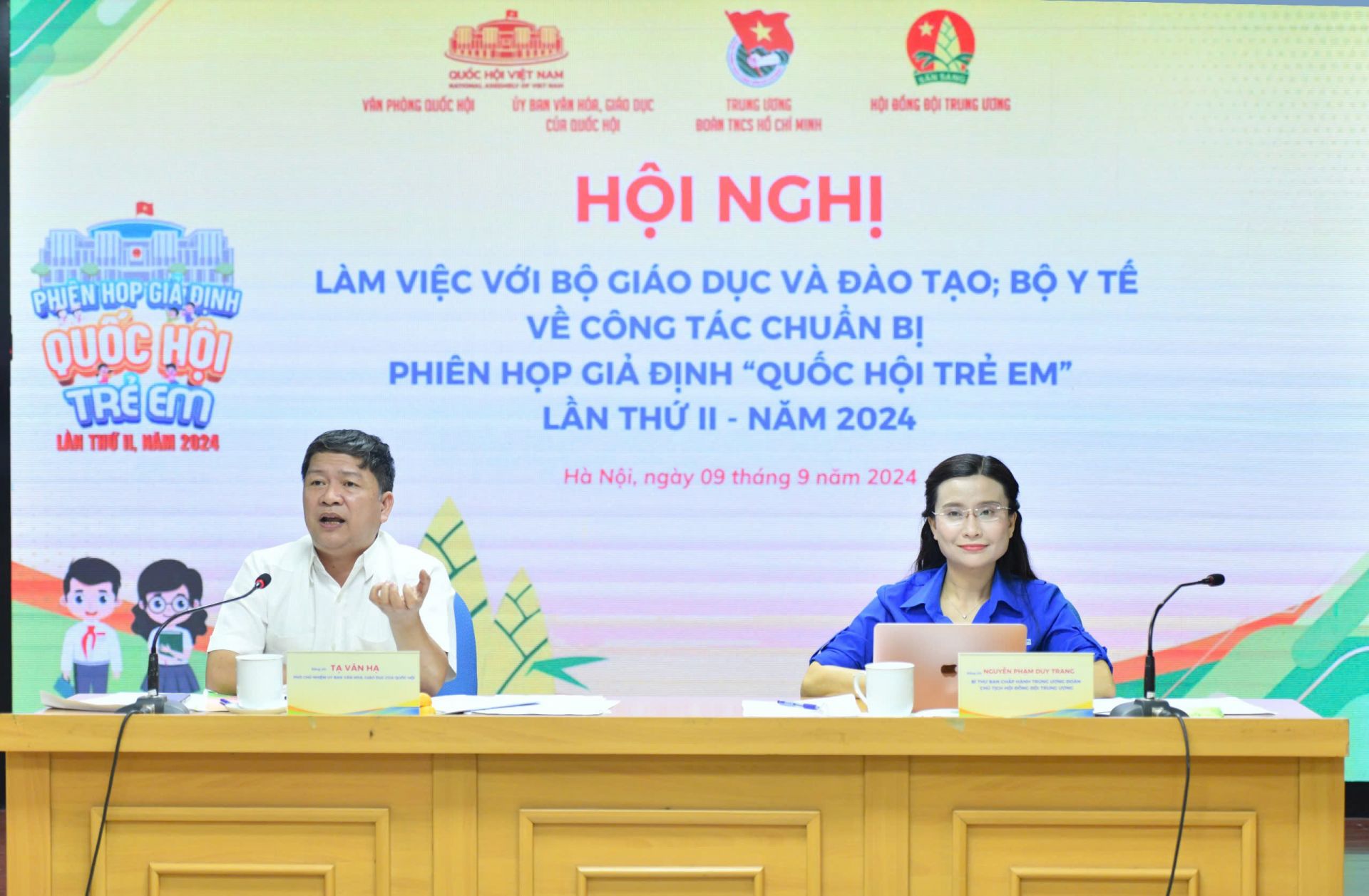 Cuộc họp dưới sự chủ trì của ông Tạ Văn Hạ và chị Nguyễn Phạm Duy Trang. Cuộc họp dưới sự chủ trì của ông Tạ Văn Hạ và chị Nguyễn Phạm Duy Trang.