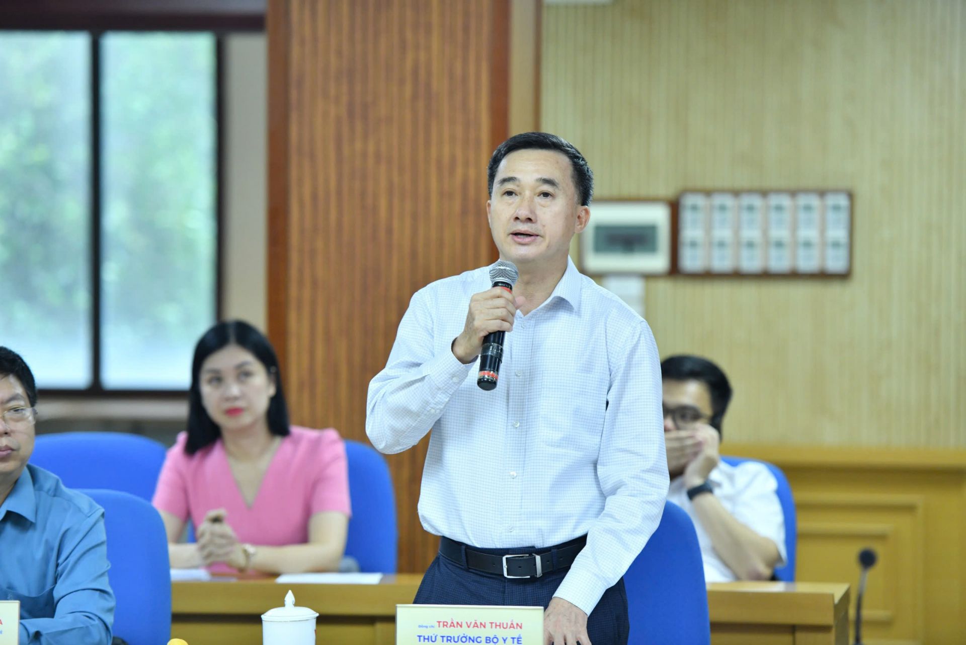 Thứ trưởng Bộ Y tế Trần Văn Thuấn cho rằng, thông qua tiếng nói của trẻ em sẽ góp phần phòng chống thuốc lá, thuốc lá mới. Thứ trưởng Bộ Y tế Trần Văn Thuấn cho rằng, thông qua tiếng nói của trẻ em sẽ góp phần phòng chống thuốc lá, thuốc lá mới.