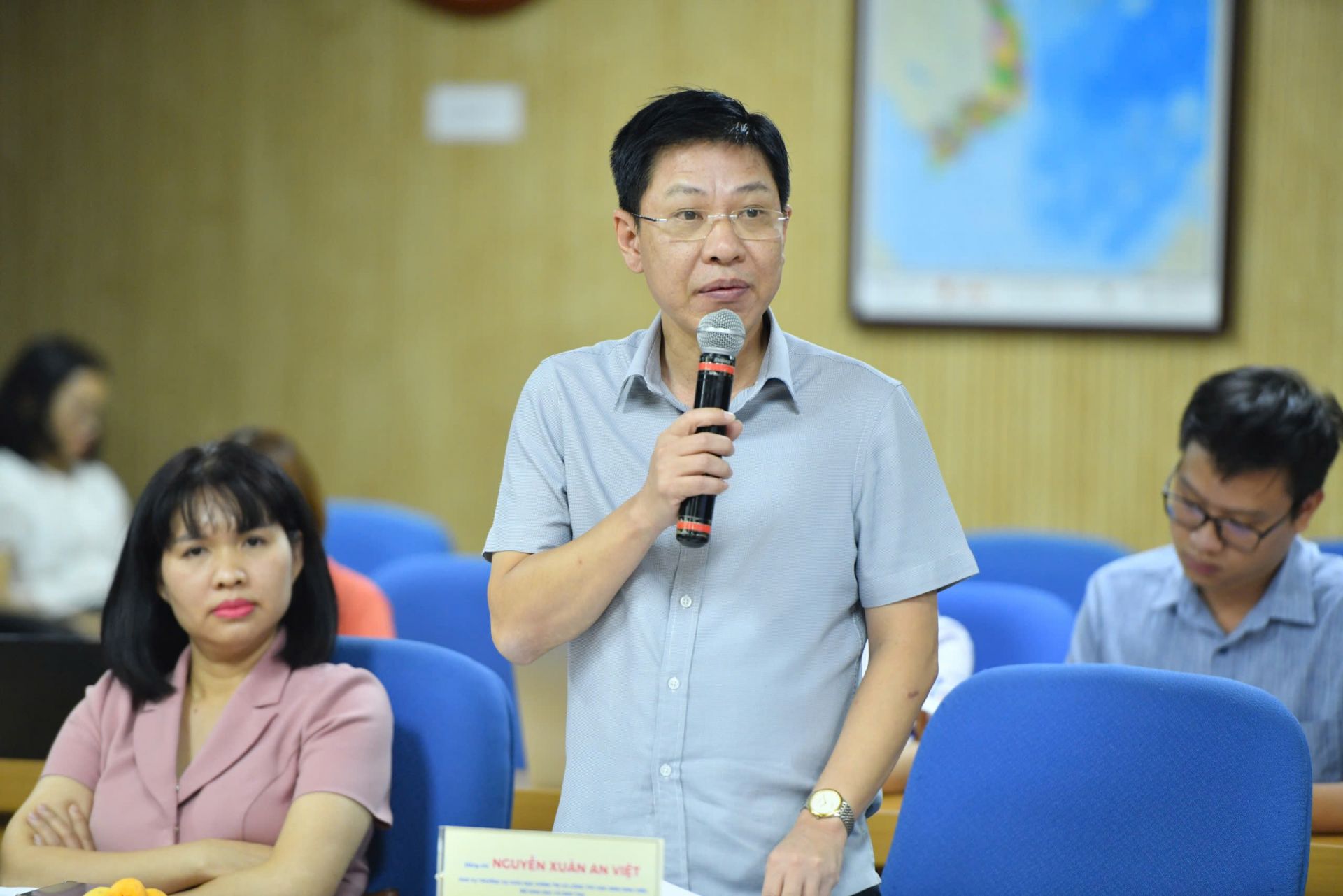 Phó Vụ trưởng Vụ Công tác HSSV Nguyễn Xuân An Việt đồng ý với một số đề xuất về giáo dục kỹ năng cho học sinh. Phó Vụ trưởng Vụ Công tác HSSV Nguyễn Xuân An Việt đồng ý với một số đề xuất về giáo dục kỹ năng cho học sinh.