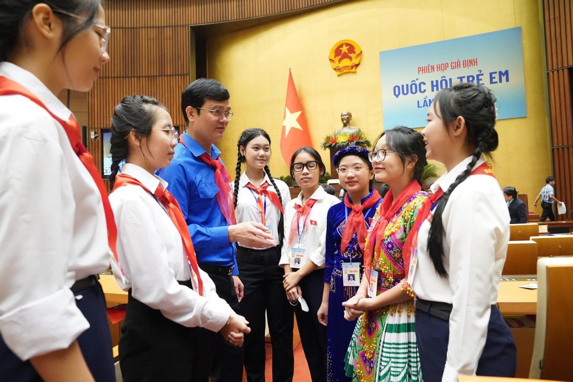 Bí thư thứ nhất T.Ư Đoàn Bùi Quang Huy trò chuyện cùng các đại biểu Bí thư thứ nhất T.Ư Đoàn Bùi Quang Huy trò chuyện cùng các đại biểu