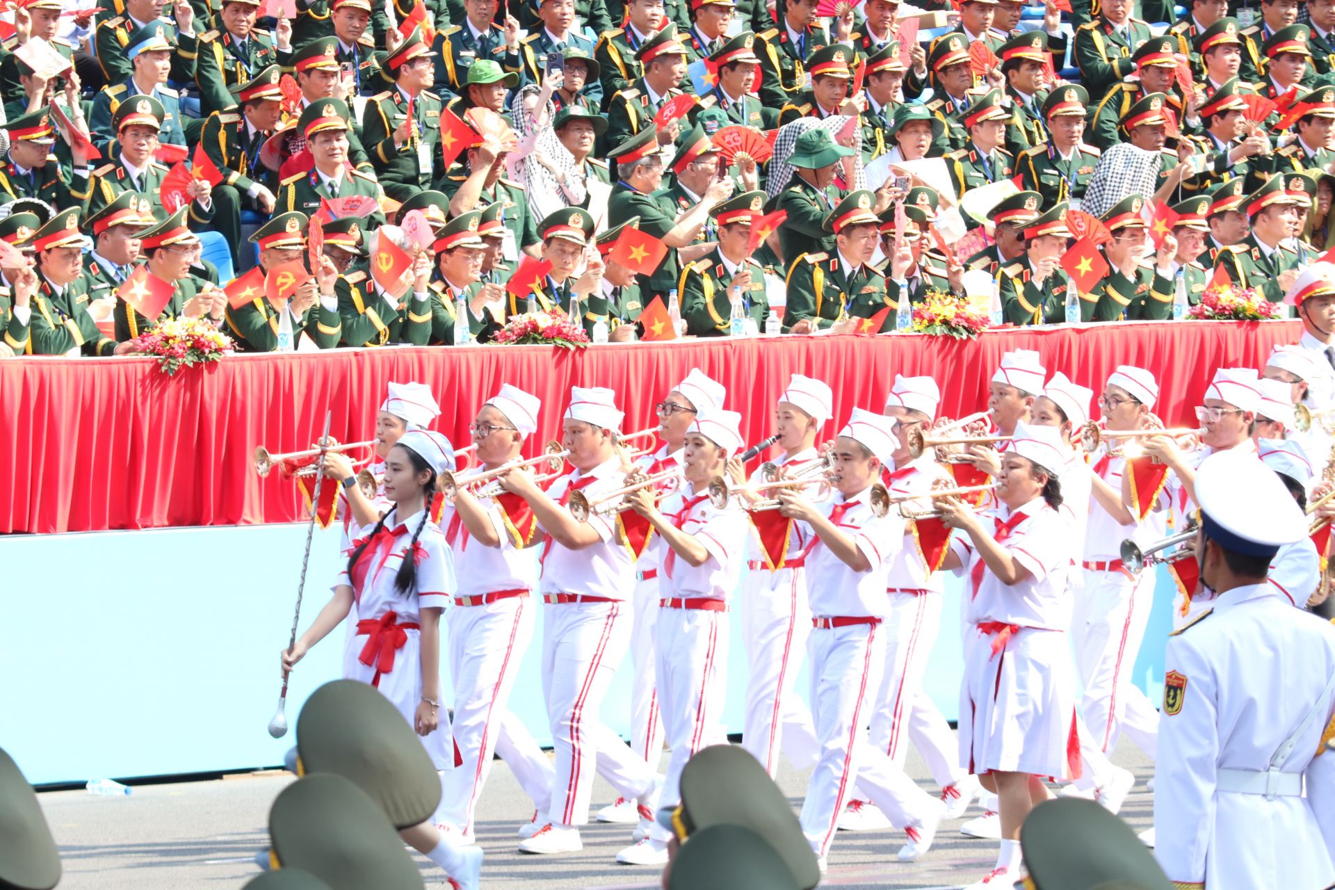 Đội kèn thiếu nhi TP. Hồ Chí Minh diễu hành trong Lễ kỷ niệm