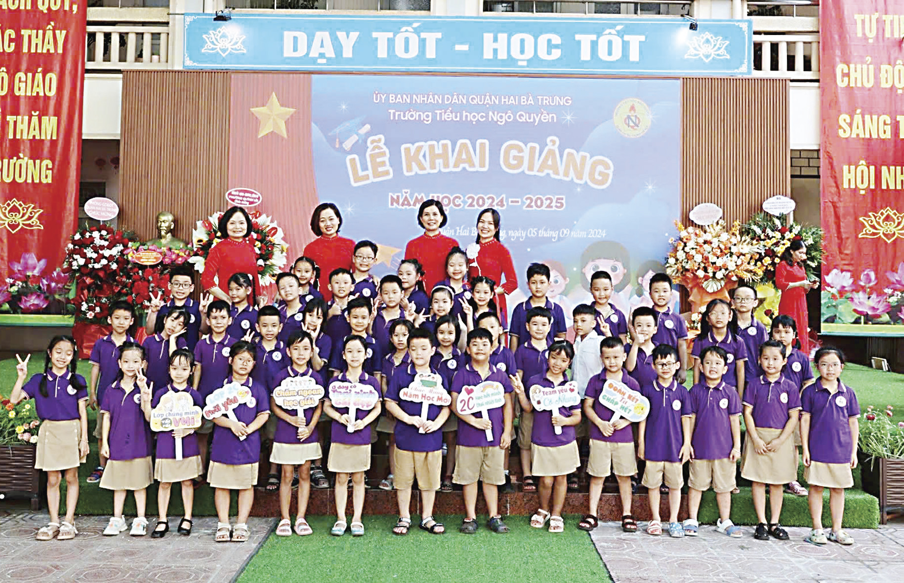 Nhà giáo
Nguyễn Thị Xuân Hương -
Hiệu trưởng nhà trường
cùng cô và trò lớp 2C Nhà giáo
Nguyễn Thị Xuân Hương -
Hiệu trưởng nhà trường
cùng cô và trò lớp 2C