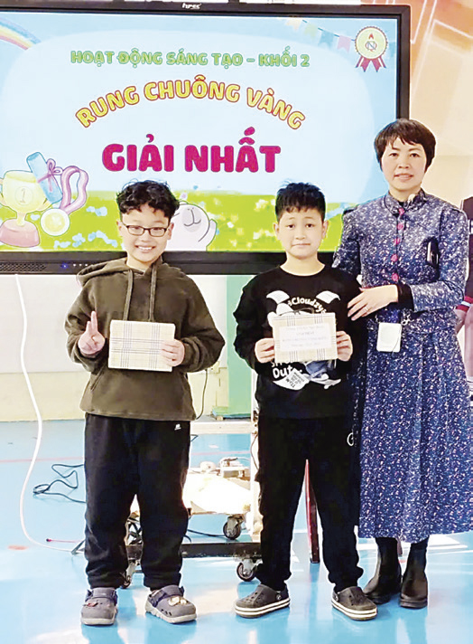 Các bạn học sinh lớp 2C
thường xuyên đạt
thành tích cao trong
hoạt động phong trào Các bạn học sinh lớp 2C
thường xuyên đạt
thành tích cao trong
hoạt động phong trào