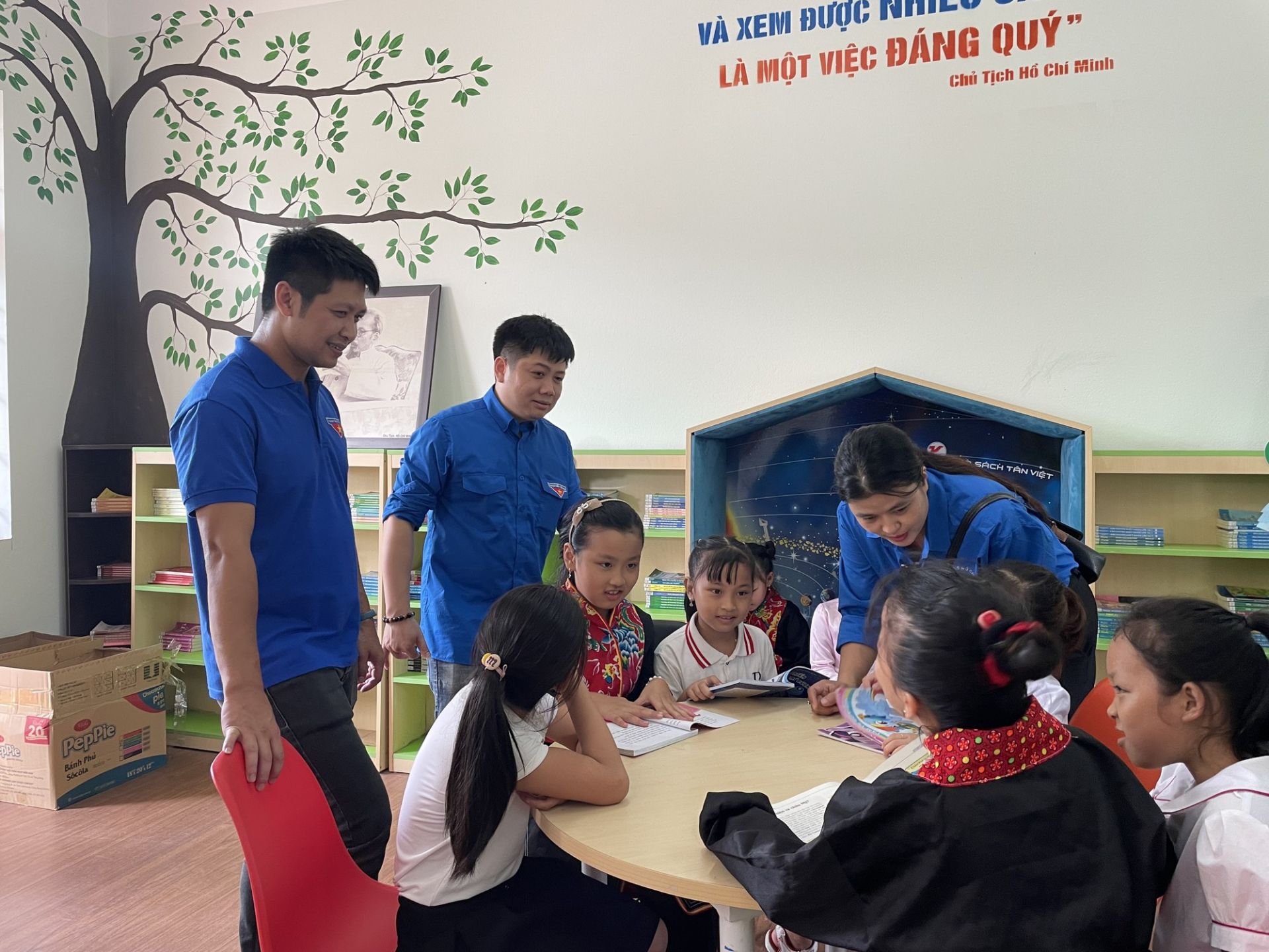 Nỗ lực thu hẹp khoảng cách số, tạo cơ hội tiếp cận thông tin cho người dân vùng sâu, vùng xa
