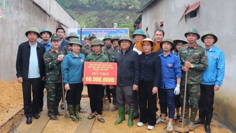 Ban chỉ đạo xóa nhà tạm, nhà dột nát huyện Yên Sơn trao hỗ trợ làm nhà cho hộ gia đình tại xã Chân Sơn Ban chỉ đạo xóa nhà tạm, nhà dột nát huyện Yên Sơn trao hỗ trợ làm nhà cho hộ gia đình tại xã Chân Sơn