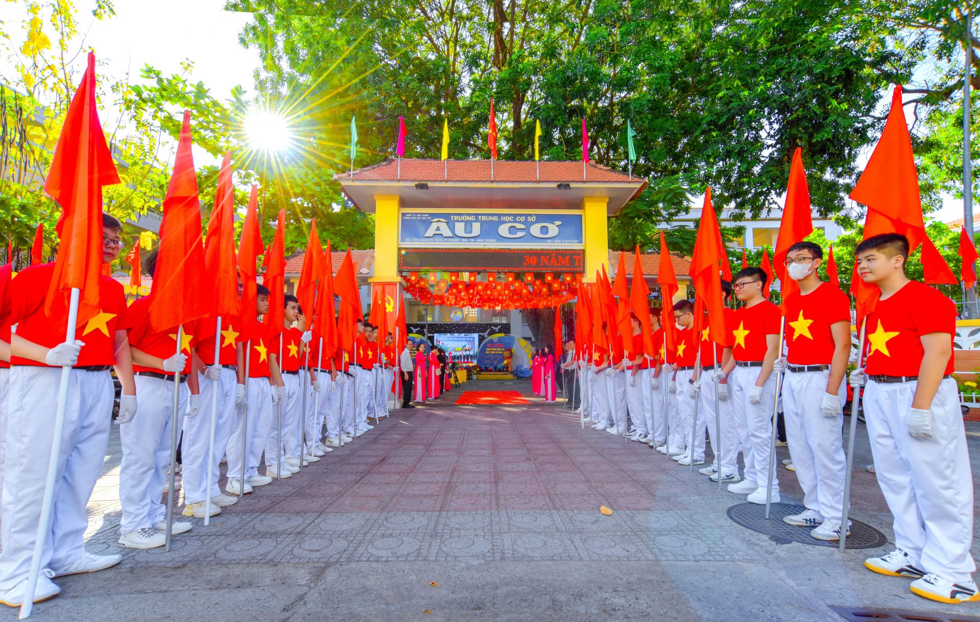. Khí thế của Liên Đội trường THCS Âu Cơ tròn 30 tuổi đầy rực rỡ, đầy tươi sáng