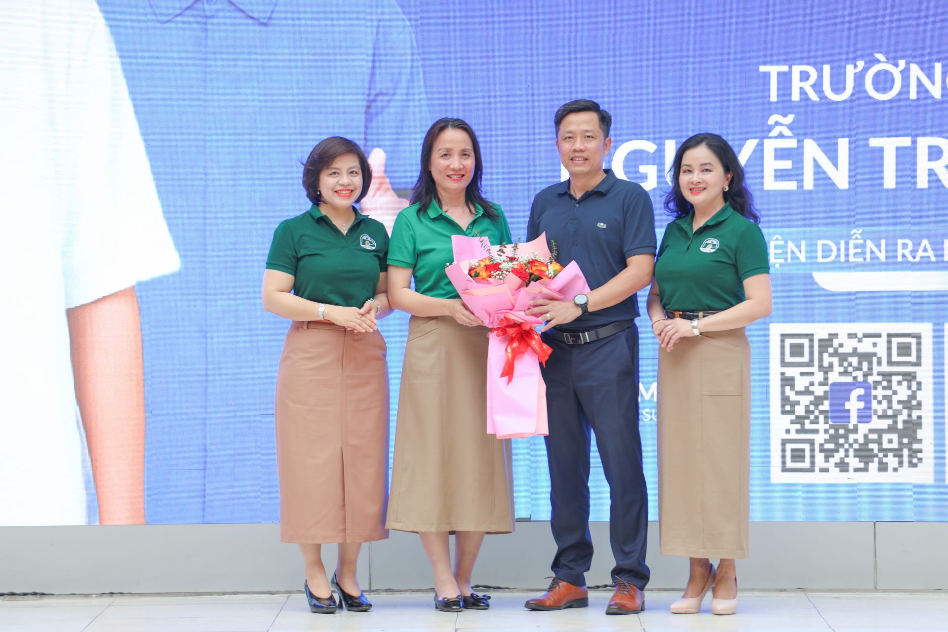 Ban Giám hiệu nhà trường cảm ơn Hệ thống nha khoa MedDental