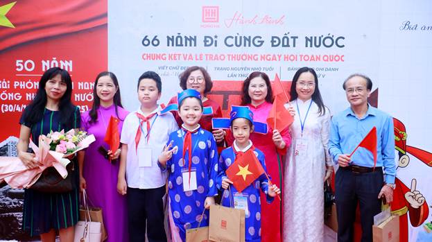 Mỗi mùa thi được tổ chức thành công là nguồn động lực mạnh mẽ để Hồng Hà tiếp bước trên con đường “Nâng tầm trí tuệ Việt” Mỗi mùa thi được tổ chức thành công là nguồn động lực mạnh mẽ để Hồng Hà tiếp bước trên con đường “Nâng tầm trí tuệ Việt”