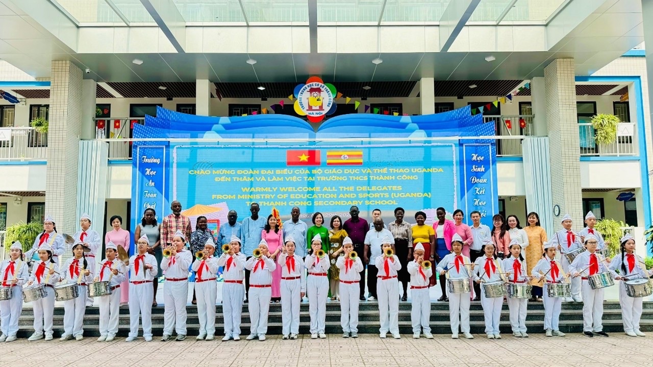 Nhà trường luôn tự hào là ngôi trường đoàn kết, kiến tạo nên những giá trị bền vững Nhà trường luôn tự hào là ngôi trường đoàn kết, kiến tạo nên những giá trị bền vững