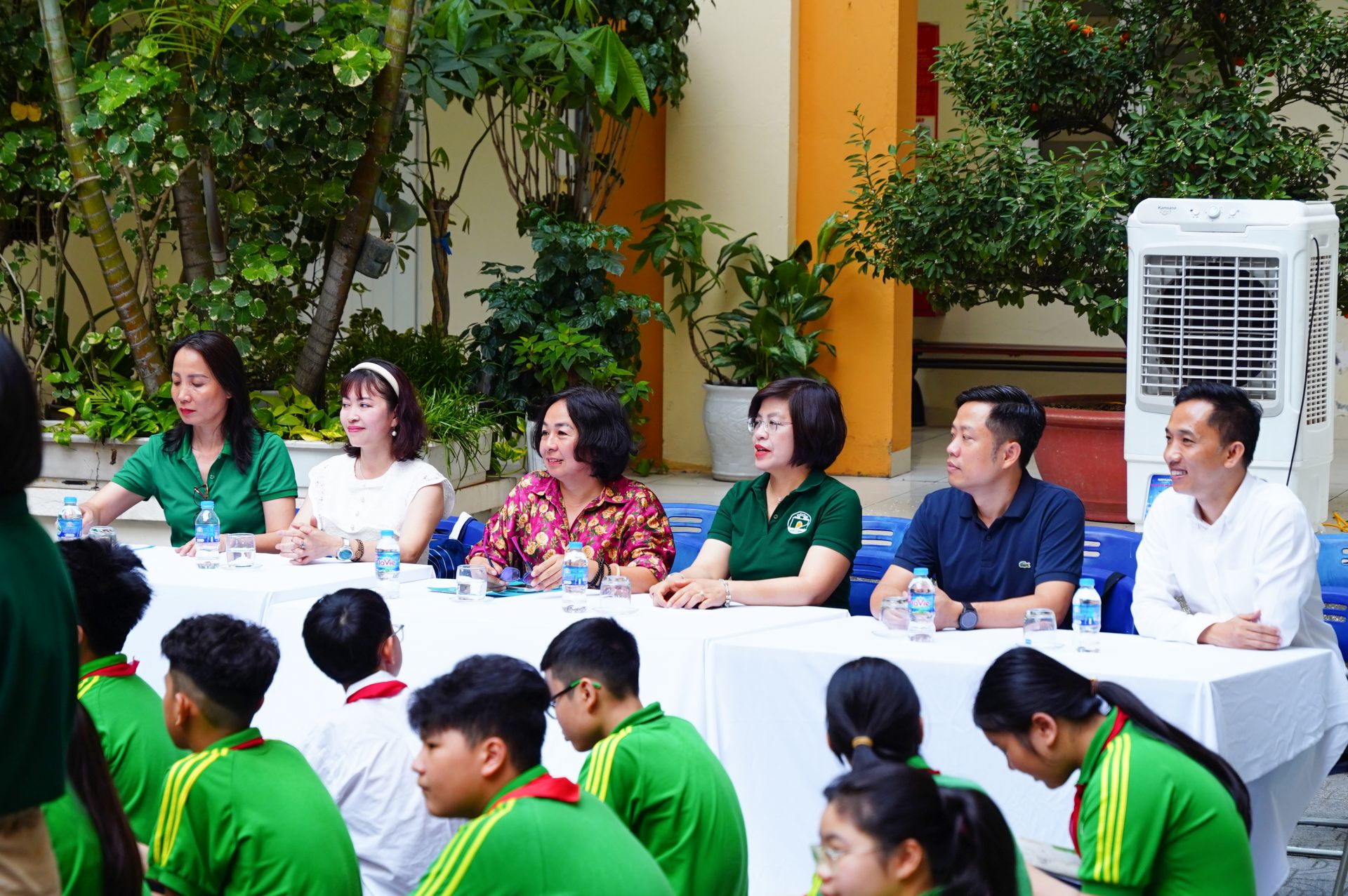 Các vị đại biểu tham dự chương trình 