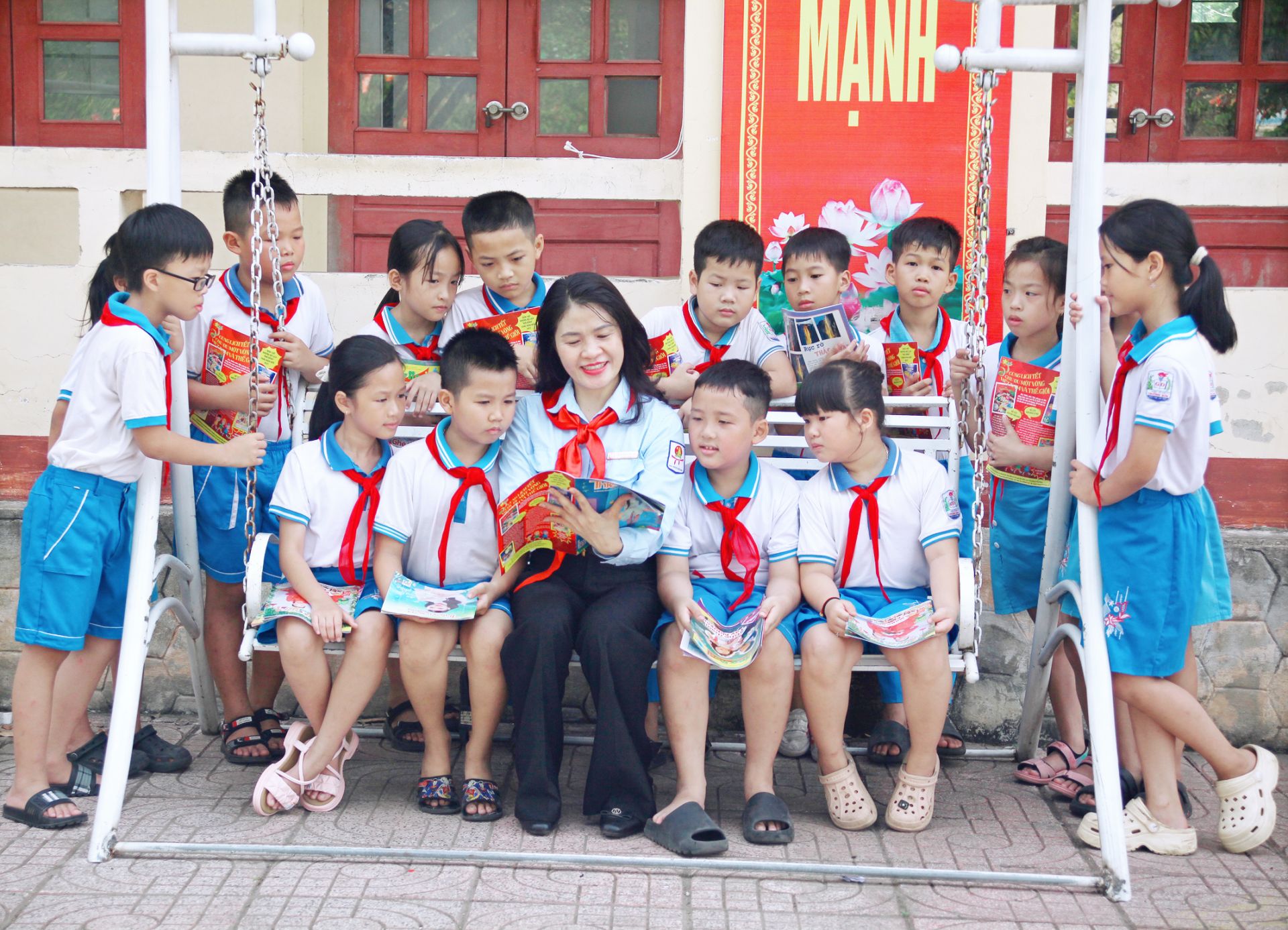 Nhà trường luôn quan tâm phát triển văn hóa đọc và làm theo báo Đội, báo Đội như người bạn đồng hành trong giáo dục học sinh