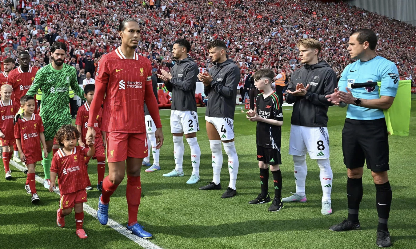 Arsenal ngược dòng hòa Liverpool dù bị dẫn hai bàn
