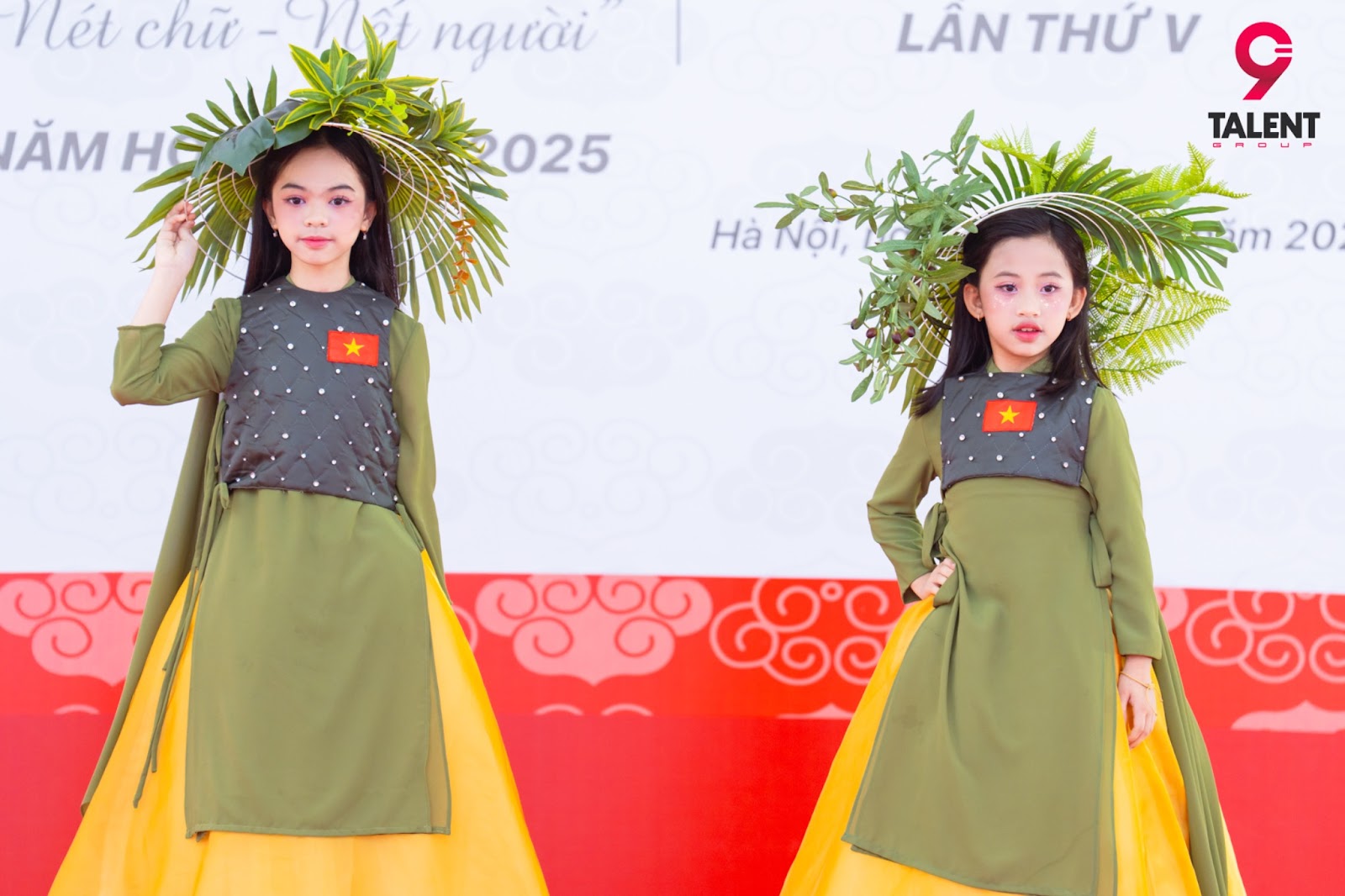FirstFace Nguyễn Tâm Giang và Vedette Nguyễn Phúc Bảo Hân trong trang phục của bộ sưu tập “Dấu ấn thời gian” của nhà thiết kế Phạm Gia Hưng FirstFace Nguyễn Tâm Giang và Vedette Nguyễn Phúc Bảo Hân trong trang phục của bộ sưu tập “Dấu ấn thời gian” của nhà thiết kế Phạm Gia Hưng