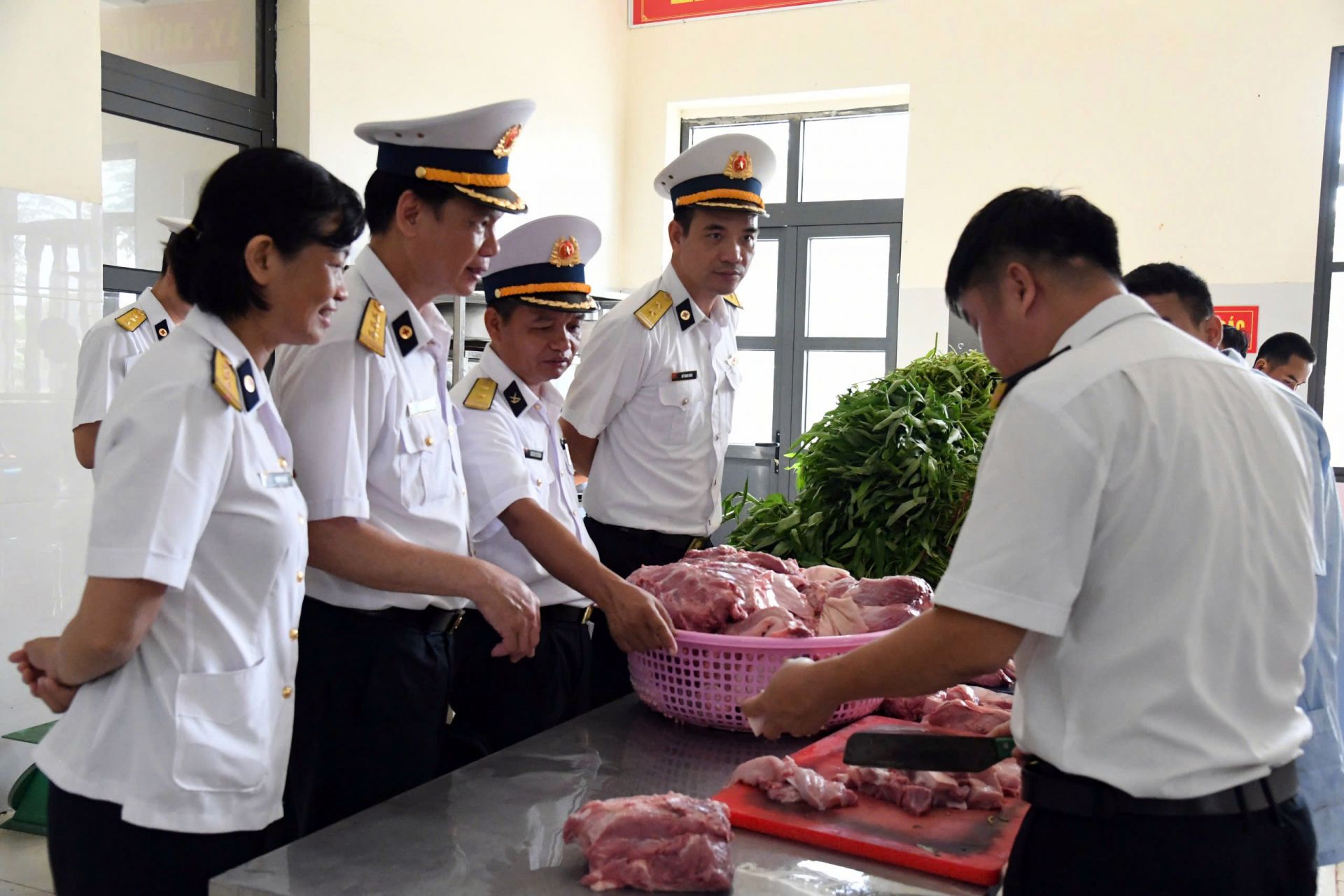 Công tác tăng gia sản xuất được chú trọng, sản phẩm tăng gia bảo đảm tốt cho đời sống chiến sĩ. Công tác tăng gia sản xuất được chú trọng, sản phẩm tăng gia bảo đảm tốt cho đời sống chiến sĩ.