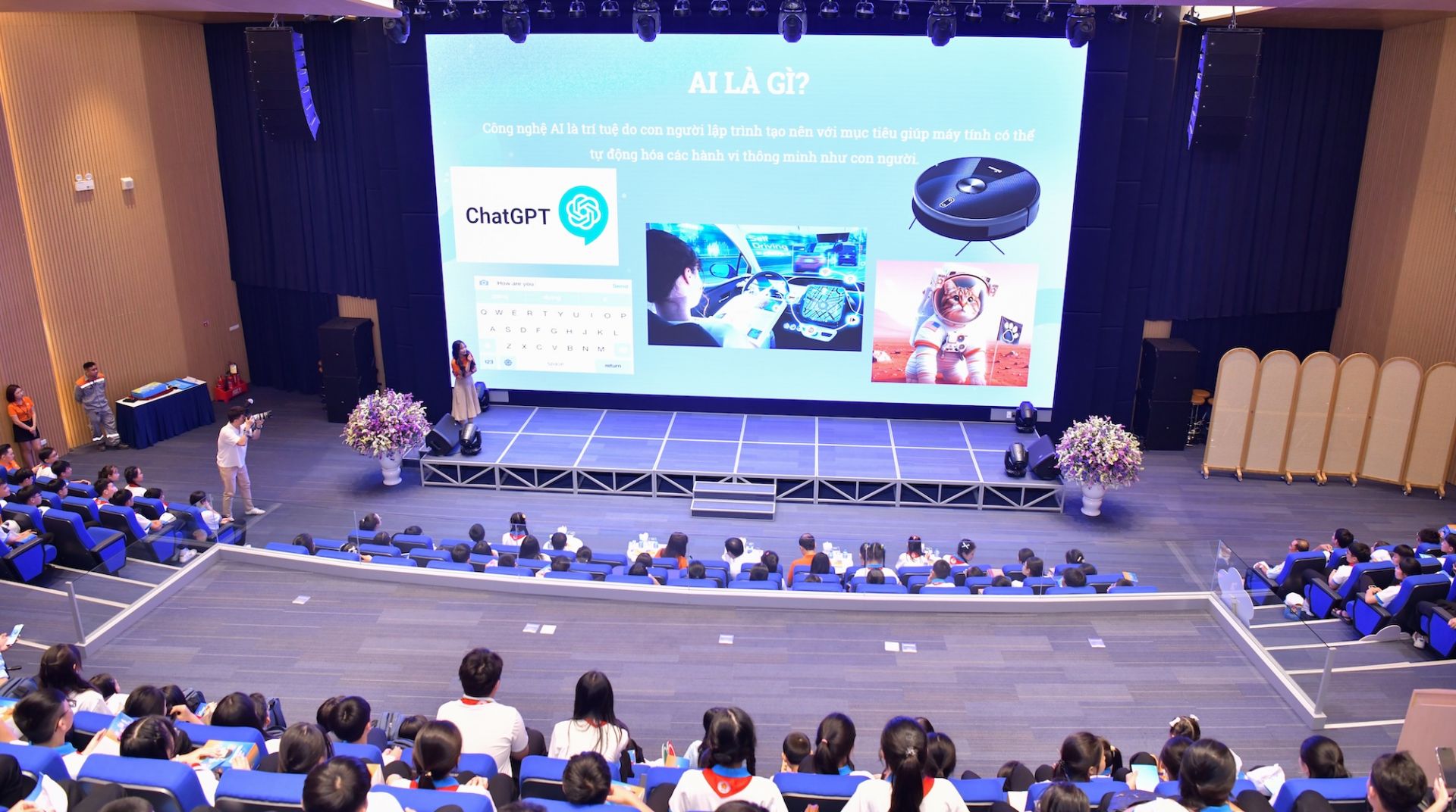 Các bạn thiếu nhi được nghe giới thiệu về AI và kỹ năng sử dụng AI phục vụ học tập