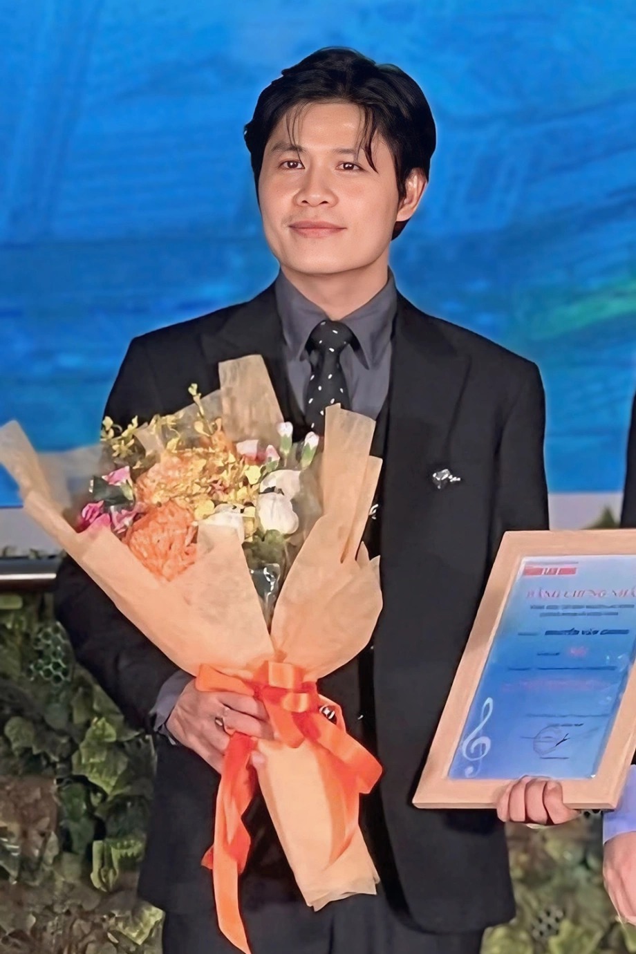 Nhạc sĩ Nguyễn Văn Chung tại buổi trao giải tối 17/5 Nhạc sĩ Nguyễn Văn Chung tại buổi trao giải tối 17/5