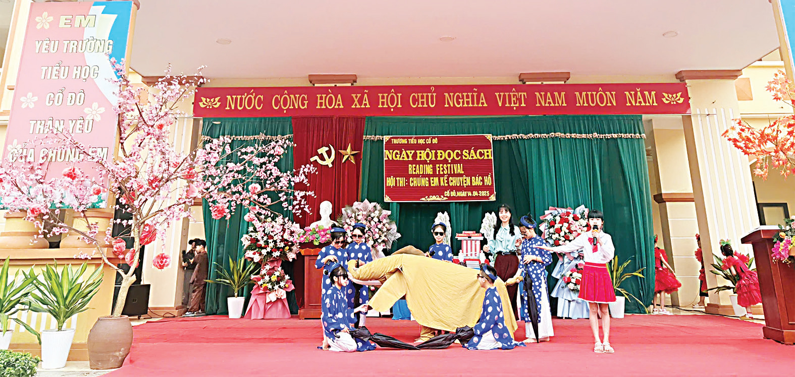 Mỗi tiết mục đều thể hiện
sự kính yêu của các bạn học sinh dành cho Bác Mỗi tiết mục đều thể hiện
sự kính yêu của các bạn học sinh dành cho Bác