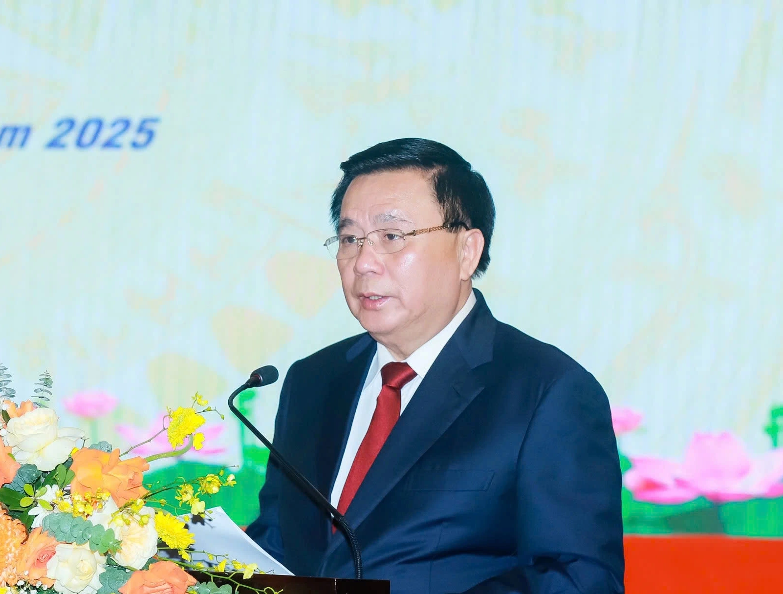 GS-TS Nguyễn Xuân Thắng phát biểu đề dẫn hội thảo GS-TS Nguyễn Xuân Thắng phát biểu đề dẫn hội thảo