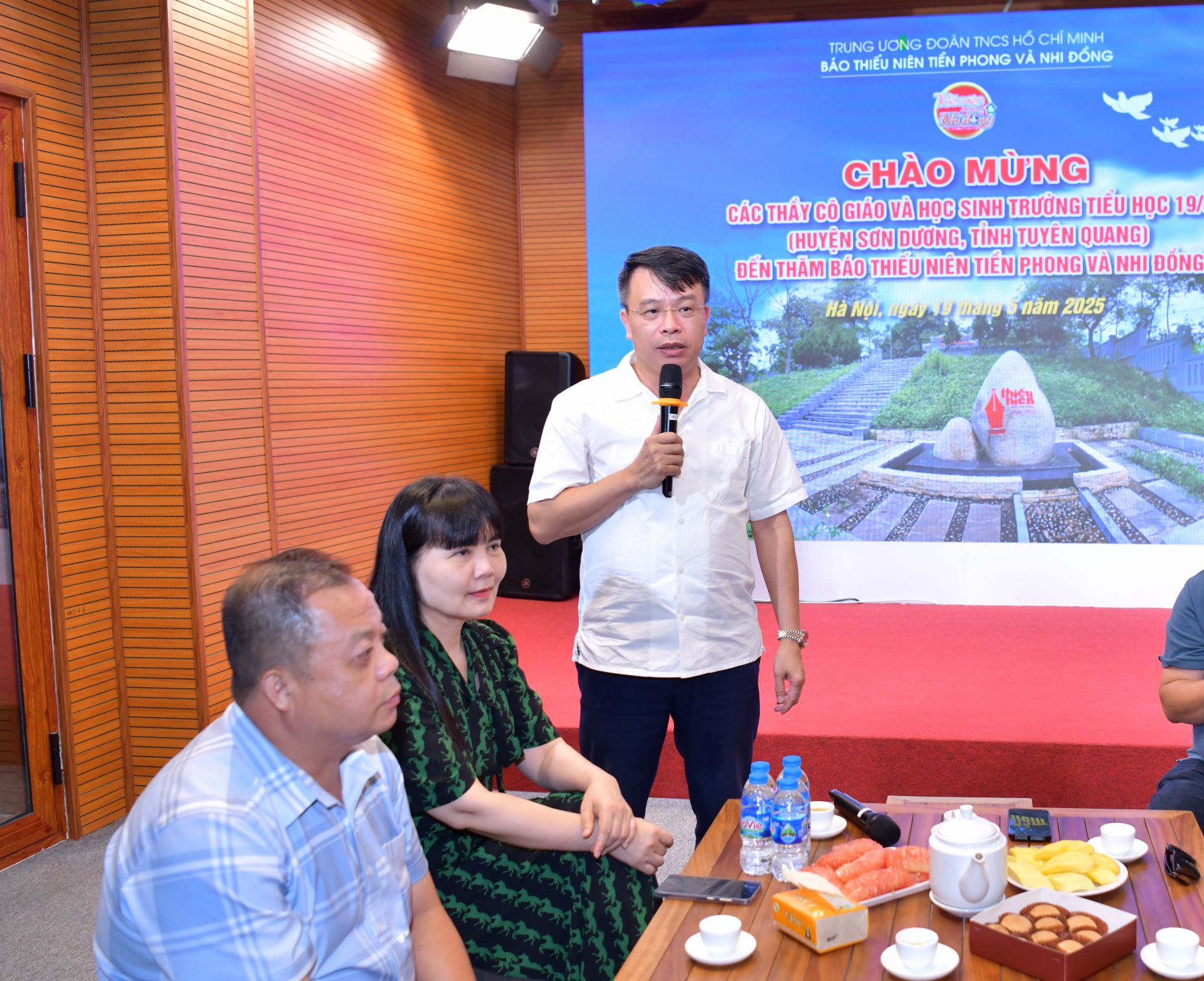 Nhà văn, nhà báo Nguyễn Phan Khuê phát biểu tại chương trình