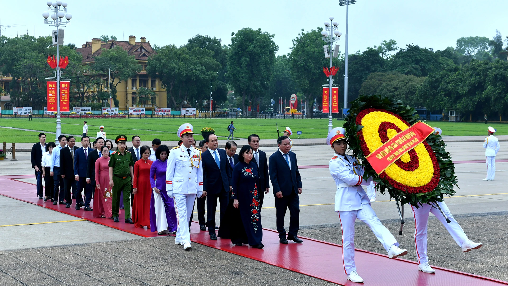 Đoàn đại biểu Thành ủy, Hội đồng nhân dân, Ủy ban nhân dân, Ủy ban Mặt trận Tổ quốc thành phố Hà Nội vào Lăng viếng Chủ tịch Hồ Chí Minh Đoàn đại biểu Thành ủy, Hội đồng nhân dân, Ủy ban nhân dân, Ủy ban Mặt trận Tổ quốc thành phố Hà Nội vào Lăng viếng Chủ tịch Hồ Chí Minh